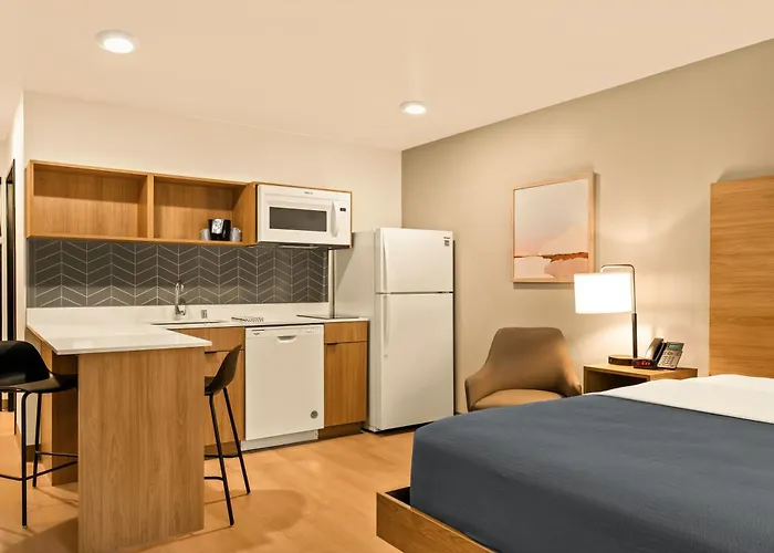 Livaway Phoenix-surprise Hotel Surprise